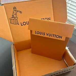 LOUIS VUITTON Shipping Box & Envelope